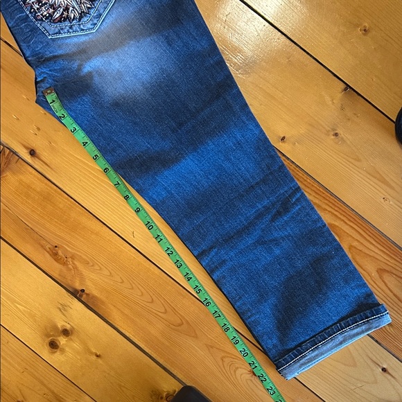 Miss Me Faded Blue Capri Jeans - Picture 11 of 12